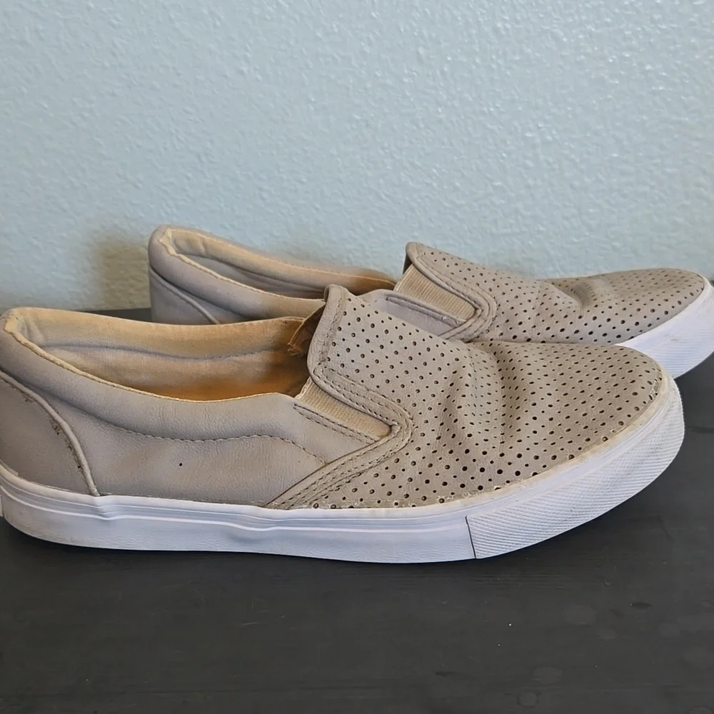 Soda Tan Slip On Shoes Size 7.5